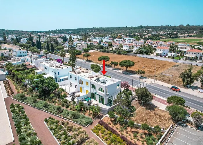 361-walk To Fig Tree Bay & Amenities